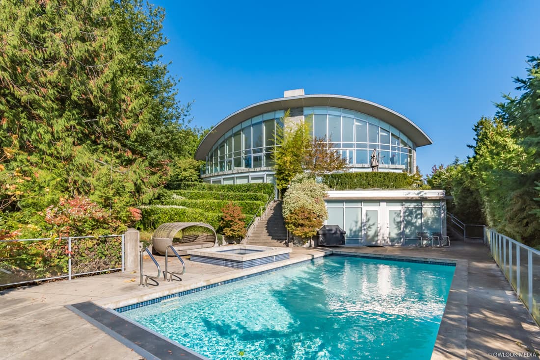 Professional real estate photography in Vancouver, BC by OWLOOK Media